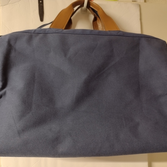 Tommy Bahama overnight bag - Picture 2 of 4